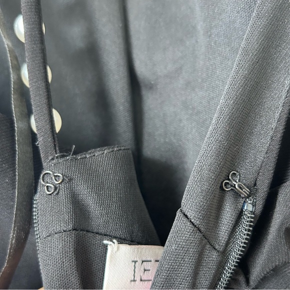 Mac Duggal
Jersey Knit V-Neck Sleeveless Pearl Strap Thigh High Slit Gown size 2 - Picture 14 of 14